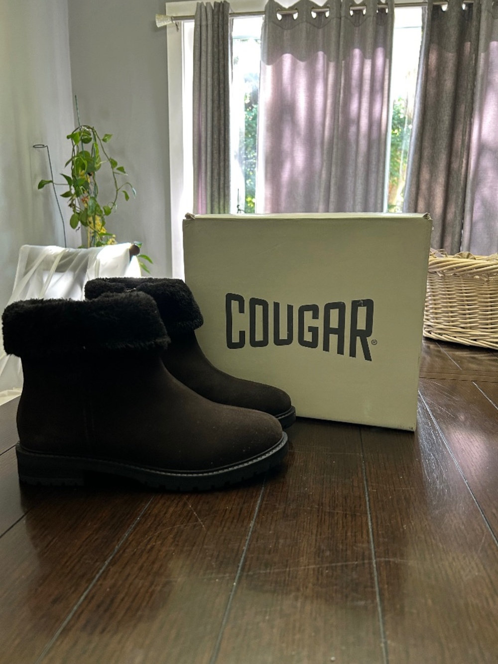 New w/box. Cougar Kendal Faux Fur Bootie